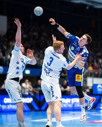 DAIKIN HBL HANDBALL MEN 1 BL 32 GAME DAY THSV EISENACH TBV LEMGO LIPPE FOR EDITORIAL PURPOSES ONLY p 22 05 2026 Eisenach DAIKIN HBL Handball 1 Bundesliga Men Season 2025 2026 32 Matchday Werner Assmann Halle ThSV Eisenach TBV Lemgo Lippe in photo Oskar Joelsson 3 ThSV Eisenach in duel with Nicolai Theilinger 3 TBV Lemgo Lippe Germany Thuringia Eisenach Copyright SaschaxFromm Copyright: SaschaxFromm doc85yritc50htnfdyjnqv ,EDITORIAL USE ONLY Copyright: SaschaxFromm