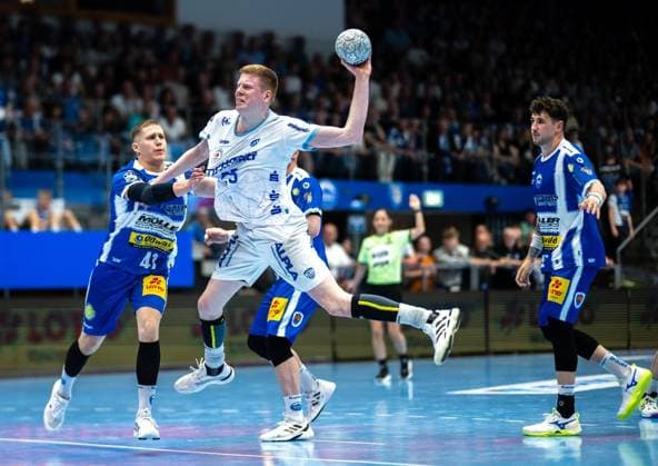 DAIKIN HBL HANDBALL MEN 1 BL 32 GAME DAY THSV EISENACH TBV LEMGO LIPPE FOR EDITORIAL PURPOSES ONLY p 22 05 2026 Eisenach DAIKIN HBL Handball 1 Bundesliga Men Season 2025 2026 32 Matchday Werner Assmann Halle ThSV Eisenach TBV Lemgo Lippe in photo Niels Gerardus Versteijnen 25 TBV Lemgo Lippe in duel with VukaÅ¡in Antonijevic 41 ThSV Eisenach Germany Thuringia Eisenach Copyright SaschaxFromm Copyright: SaschaxFromm doc85yrjtep7zbsxg72b42 ,EDITORIAL USE ONLY Copyright: SaschaxFromm