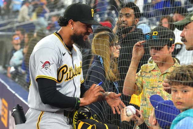 May 22, 2026, Toronto, On, CAN: Pittsburgh Pirates pitcher Yohan Ramirez (49) signs a ball for fans after MLB, Baseball Herren, USA baseball action against the Toronto Blue Jays in Toronto on Friday, May 22, 2026. Yohan Ram™Rez  - ZUMAc35_ 20260522_zaf_c35_178 Copyright: xChrisxYoungx