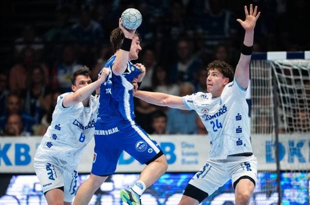 DAIKIN HBL HANDBALL MEN 1 BL 32 GAME DAY THSV EISENACH TBV LEMGO LIPPE FOR EDITORIAL PURPOSES ONLY p 22 05 2026 Eisenach DAIKIN HBL Handball 1 Bundesliga Herren Saison 2025 2026 32 Spieltag Werner Assmann Halle ThSV Eisenach TBV Lemgo Lippe in the photo Felix Aellen 22 ThSV Eisenach in a duel with Joël Willecke 24 TBV Lemgo Lippe and Frederik Simak 8 TBV Lemgo Lippe Germany Thuringia Eisenach Copyright SaschaxFromm Copyright: SaschaxFromm doc85yrllpxuhtvdjiunqv ,EDITORIAL USE ONLY Copyright: SaschaxFromm