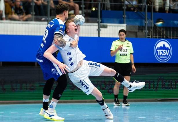 DAIKIN HBL HANDBALL MEN 1 BL 32 GAME DAY THSV EISENACH TBV LEMGO LIPPE FOR EDITORIAL PURPOSES ONLY p 22 05 2026 Eisenach DAIKIN HBL Handball 1 Bundesliga Men Season 2025 2026 32 Matchday Werner Assmann Halle ThSV Eisenach TBV Lemgo Lippe in photo Justin Kurch 52 ThSV Eisenach in duel with Niels Gerardus Versteijnen 25 TBV Lemgo Lippe Germany Thuringia Eisenach Copyright SaschaxFromm Copyright: SaschaxFromm doc85yrngwexoi1cjjjvh9e ,EDITORIAL USE ONLY Copyright: SaschaxFromm