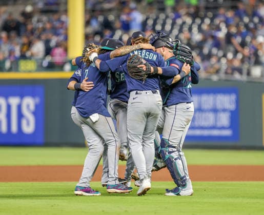 MAY 22, 2026: Seattle Mariners celebrates after a win against the Kansas City Royals at Kauffman Stadium in Kansas City, MO. CSM Kansas City United States - ZUMAc04_ 20260522_zma_c04_059 Copyright: xRomanxPunox