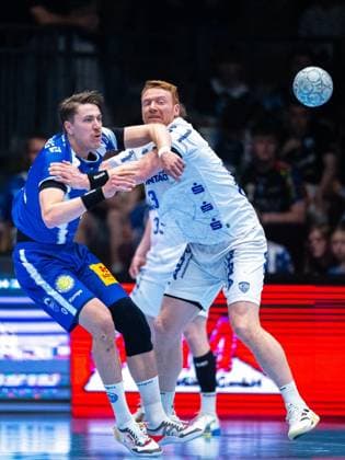 DAIKIN HBL HANDBALL MEN 1 BL 32 GAME DAY THSV EISENACH TBV LEMGO LIPPE FOR EDITORIAL PURPOSES ONLY p 22 05 2026 Eisenach DAIKIN HBL Handball 1 Bundesliga Men Season 2025 2026 32 Matchday Werner Assmann Halle ThSV Eisenach TBV Lemgo Lippe in photo Oskar Joelsson 3 ThSV Eisenach in duel with Nicolai Theilinger 3 TBV Lemgo Lippe Germany Thuringia Eisenach Copyright SaschaxFromm Copyright: SaschaxFromm doc85yroggfhh0kwcp2h9e ,EDITORIAL USE ONLY Copyright: SaschaxFromm