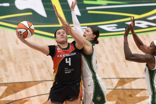 May 22, 2026, Seattle, Washington, USA: Connecticut guard CHARLISSE LEGER-WALKER (4) is defended by Seattle guard JADE MELBOURNE (5) in the first quarter of the WNBA, Basketball Damen, USA match between the Seattle Storm and Connecticut Sun at Climate Pledge Arena in Seattle. WNBA 2026: Seattle 77:59 Connecticut  - ZUMAd218 20260522_zsp_d218_001 Copyright: xRichardxDizonx