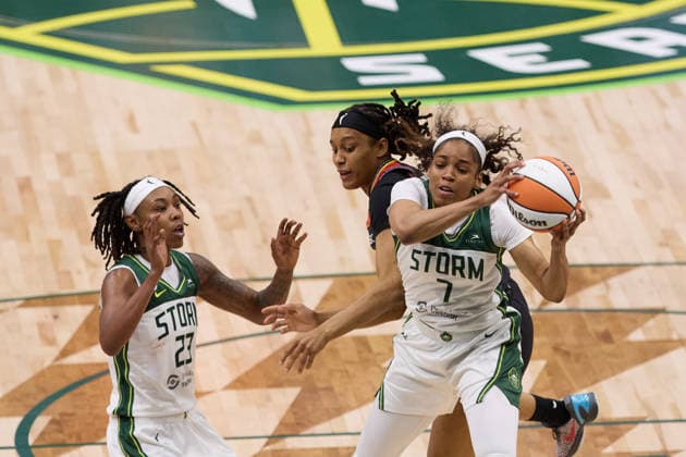 May 22, 2026, Seattle, Washington, USA: Seattle guard ZIA COOKE (7) pulls down a rebound in the second quarter of the WNBA, Basketball Damen, USA match between the Seattle Storm and Connecticut Sun at Climate Pledge Arena in Seattle. WNBA 2026: Seattle 77:59 Connecticut  - ZUMAd218 20260522_zsp_d218_007 Copyright: xRichardxDizonx