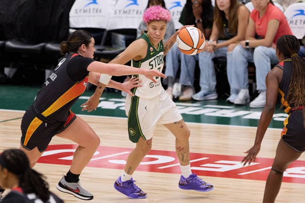 May 22, 2026, Seattle, Washington, USA: Seattle guard NATISHA HIEDEMAN (2) controls the basketball in the third quarter of the WNBA, Basketball Damen, USA match between the Seattle Storm and Connecticut Sun at Climate Pledge Arena in Seattle. WNBA 2026: Seattle 77:59 Connecticut  - ZUMAd218 20260522_zsp_d218_015 Copyright: xRichardxDizonx