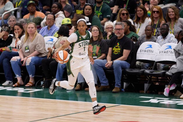 May 22, 2026, Seattle, Washington, USA: Seattle guard ZIA COOKE (7) controls the basketball in the third quarter of the WNBA, Basketball Damen, USA match between the Seattle Storm and Connecticut Sun at Climate Pledge Arena in Seattle. WNBA 2026: Seattle 77:59 Connecticut  - ZUMAd218 20260522_zsp_d218_024 Copyright: xRichardxDizonx