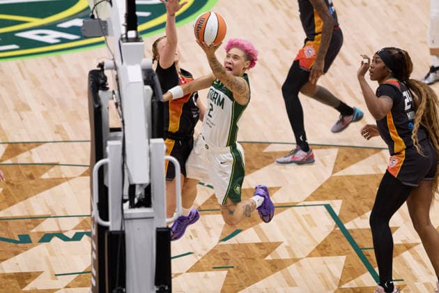 May 22, 2026, Seattle, Washington, USA: Seattle guard NATISHA HIEDEMAN (2) goes up for a lay-up in the third quarter of the WNBA, Basketball Damen, USA match between the Seattle Storm and Connecticut Sun at Climate Pledge Arena in Seattle. WNBA 2026: Seattle 77:59 Connecticut  - ZUMAd218 20260522_zsp_d218_025 Copyright: xRichardxDizonx