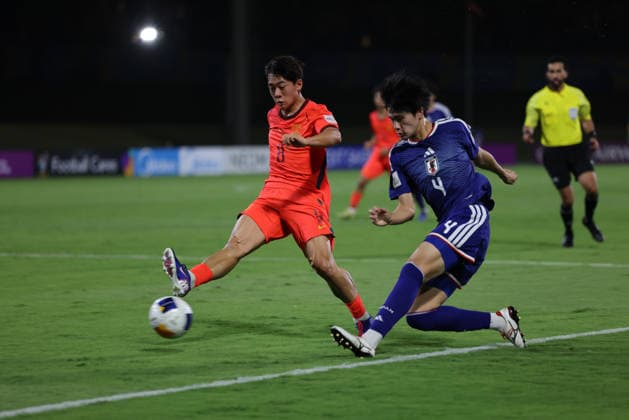 (260523) -- JEDDAH, May 23, 2026 -- Kuang Zhaolei (L) of China vies with Yuzo Takeuchi of Japan during the final between China and Japan at the 2026 AFC U17, U 17 Asian Cup in Jeddah, Saudi Arabia, May 22, 2026. ) (SP)SAUDI ARABIA-JEDDAH-FOOTBALL-AFC U17 ASIAN CUP 2026-CHINA VS JAPAN WangxHaizhou 