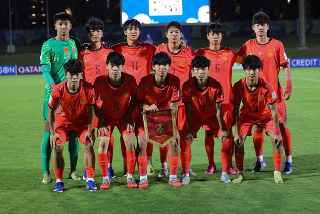 (260523) -- JEDDAH, May 23, 2026 -- The starting lineup of China pose for a group photo before the final between China and Japan at the 2026 AFC U17, U 17 Asian Cup in Jeddah, Saudi Arabia, May 22, 2026. ) (SP)SAUDI ARABIA-JEDDAH-FOOTBALL-AFC U17 ASIAN CUP 2026-CHINA VS JAPAN WangxHaizhou 