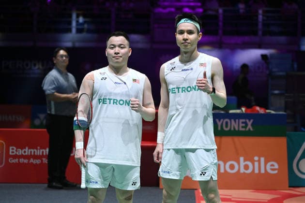 260522 -- KUALA LUMPUR, May 22, 2026 -- Aaron Chia Teng Fong Soh Wooi Yik R of Malaysia pose after winning the men s doubles quarterfinal match against Hu Keyuan Lin Xiangyi of China at 2026 Malaysia Masters badminton tournament in Kuala Lumpur, Malaysia, May 22, 2026. Photo by Xinhua SPMALAYSIA-KUALA LUMPUR-BADMINTON-MALAYSIA MASTERS-MEN S DOUBLES ChongxVoonxChung  (SP)MALAYSIA-KUALA LUMPUR-BADMINTON-MALAYSIA MASTERS-MEN S DOUBLES IMAGO ChongxVoonxChung  imago images 0857325202