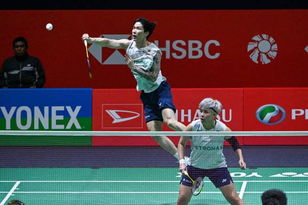 260522 -- KUALA LUMPUR, May 22, 2026 -- Chen Tang Jie top Toh Ee Wei compete during the mixed doubles quarterfinal between Gao Jiaxuan Wei Yaxin of China and Chen Tang Jie Toh Ee Wei of Malaysia at 2026 Malaysia Masters badminton tournament in Kuala Lumpur, Malaysia, May 22, 2026. Photo by Xinhua SPMALAYSIA-KUALA LUMPUR-BADMINTON-MALAYSIA MASTERS-MIXED DOUBLES ChongxVoonxChung  (SP)MALAYSIA-KUALA LUMPUR-BADMINTON-MALAYSIA MASTERS-MIXED DOUBLES IMAGO ChongxVoonxChung  imago images 0857325221