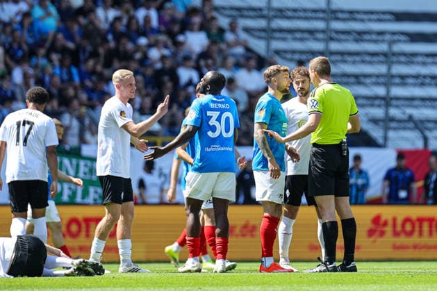 Alexander Esswein VfR Mannheim, 11 discusses with Niklas Diehm referee at the BfV Cup Final VfR Mannheim SV Waldhof Mannheim 07 on 23 05 26 at Carl Benz Stadium, Mannheim xamx Photo Alfio Marino Copyright:
