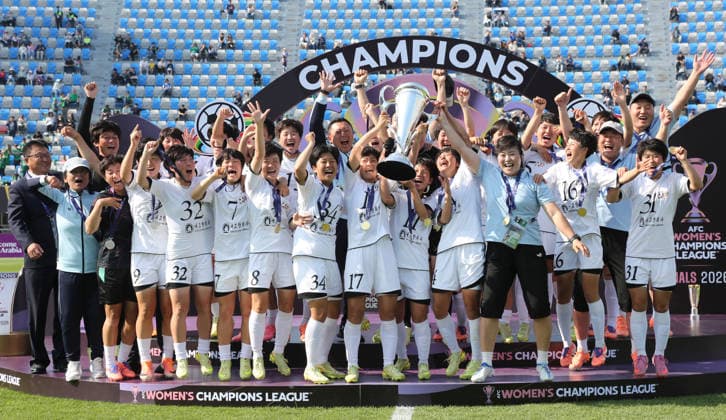 (260523) -- SUWON, May 23, 2026 -- Players of Naegohyang Women s FC celebrate after winning the final match between Naegohyang Women s FC and Tokyo Verdy Beleza at the 2025 2026 AFC Women s Champions League in Suwon, South Korea, May 23, 2026. ) (SP)SOUTH KOREA-SUWON-FOOTBALL-AFC WOMEN S CHAMPIONS LEAGUE-FINAL YaoxQilin 