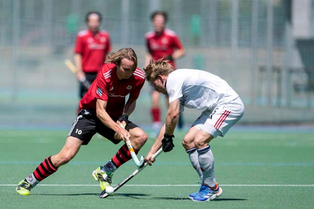 v li Arne Selbach Frankfurt, 10 , Linus Müller MHC, 5 , duel, duel, tackle, tackling, dynamics, action, action, 23 05 2026, Mannheim Germany , Hockey, Bundesliga, Play down, Men, Mannheimer HC SC Frankfurt 1880 xozx