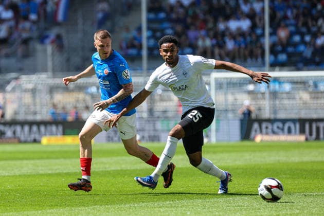Luca Stellwagen VfR Mannheim, 17 against Ogbemudia Oluwaseun SV Waldhof Mannheim, 5 at the BfV Cup Final VfR Mannheim SV Waldhof Mannheim 07 on 23 05 26 at Carl Benz Stadium, Mannheim xamx Photo Alfio Marino Copyright: