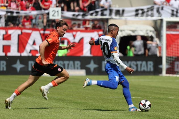 27 Dennis Slamar Energie Cottbus, l , 10 MiguelPereira Rodrigues Krieschow Football Landespokal Brandenburgt 2025 2026 Final FC Energie Cottbus VfB Krieschow 1921