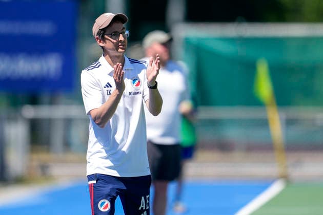 Andreu Enrich coach, head coach, MHC , gives instructions, gestures, gesticulates with arms, single image, single photo, action, action, 23 05 2026, Mannheim Germany , Hockey, Bundesliga, Play down, Men, Mannheimer HC SC Frankfurt 1880 xozx