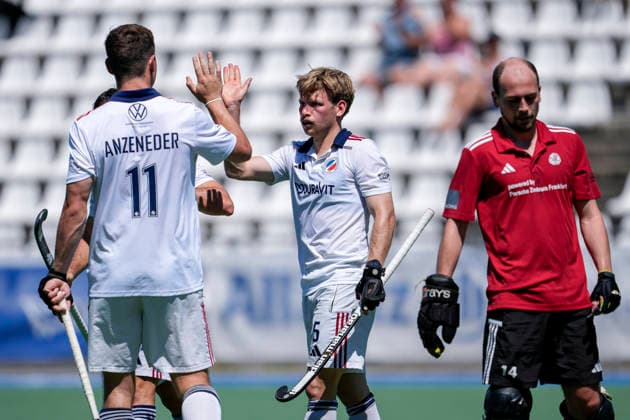 from left Jossip Anzeneder MHC, 11 , scorer Linus Müller MHC, 5 , players of Mannheimer HC MHC , celebrate the goal, celebrate the goal, goal, celebration, rejoicing, joy, rejoices, optimistic, positive, game scene, highlight, action, action, 23 05 2026, Mannheim Germany , Hockey, Bundesliga, Play down, Men, Mannheimer HC SC Frankfurt 1880 xozx