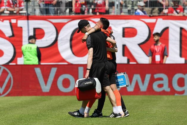 19 Jannis Boziaris Energie Cottbus leaves the field injured Football Landespokal Brandenburgt 2025 2026 Final FC Energie Cottbus VfB Krieschow 1921