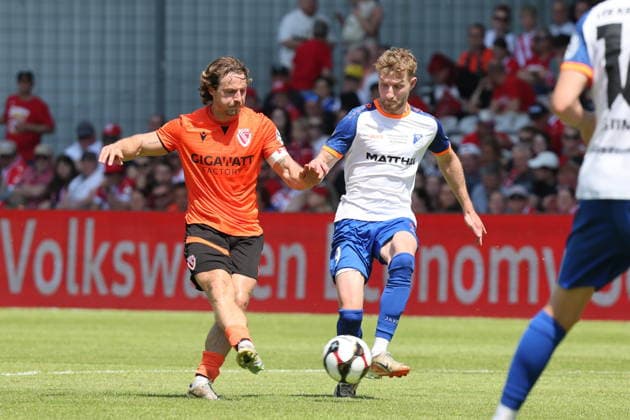 6 Jonas Hofmann Energie Cottbus, l , 9 Leo Felgenträger Krieschow Football Landespokal Brandenburgt 2025 2026 Final FC Energie Cottbus VfB Krieschow 1921
