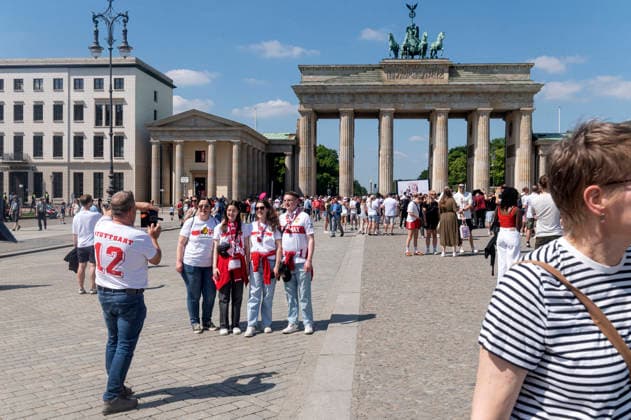 Berlin Germany 23rd May 2026 VFB Stuttgart and Bayern Munich football fans make a day of it visiting the german capital for the final of the DFB-Pokal. Fans in front of the Brandenburger Tor münchen, soccer, supporters