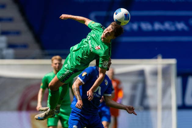 Jena , 230526, Final Soccer Thuringia Cup , FC Carl Zeiss Jena vs ZFC Meuselwitz in the picture Justin Schau Jena vs Eric Stiller Meuselwitz