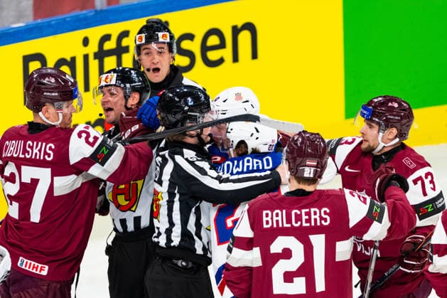 ZURICH, SWITZERLAND - MAY 23: fighting scene between USA and Latvia during the Preliminary Round - Group A Match 37 between Latvia and United States at the IIHF Ice hockey, Eishockey World Championship, WM, Weltmeisterschaft 2026, Swiss Life Arena on May 23, 2026 in Zurich, Switzerland. Zurich Switzerland Copyright: xTimoxSteinx