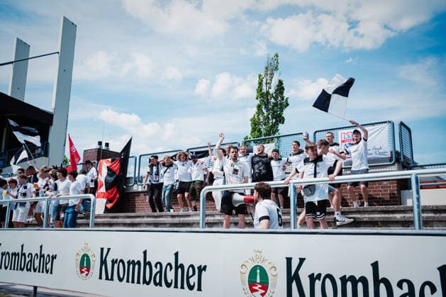 Lower Saxony Cup TuS Bersenbrück vs Lüneburger SK, 23 05 2026 Lüneburger fans create atmosphere in the Fan Block Lower Saxony Cup, Final Amateurs TuS Bersenbrück vs Lüneburger SK on 23 05 2026 at August Wenzel Stadium, Barsinghausen Copyright: xBEAUTIFULxSPORTS Tonhäuserx
