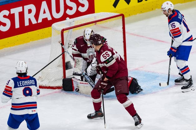 ZURICH, SWITZERLAND - MAY 23: Kristers Gudlevskis (Latvia, 50) keeping the puck from Ryan Leonard (United States, 9) during the Preliminary Round - Group A Match 37 between Latvia and United States at the IIHF Ice hockey, Eishockey World Championship, WM, Weltmeisterschaft 2026, Swiss Life Arena on May 23, 2026 in Zurich, Switzerland. Zurich Switzerland Copyright: xTimoxSteinx