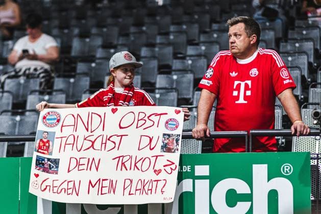 Young fan with poster, Vet Concept Gladiators Trier vs FC Bayern Muenchen Basketball, Basketball, easyCredit BBL, Playoffs, Quarterfinals, Game 3, Season 2025 2026, 23 05 2026 Vet Concept Gladiators Trier vs FC Bayern Muenchen Basketball, Basketball, easyCredit BBL, Playoffs, Quarterfinals, Game 3, Season 2025 2026, 23 05 2026 Copyright: xEibner-Pressefoto AlexanderxNeisx EP_ANS