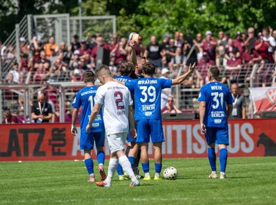 Soccer, Men, Season 2025 2026, Final COSY WASCH Landespokal Berlin, VSG Altglienicke BFC Dynamo, Referee Sven Schröder shows Mehmet Ibrahimi 39 VSG Altglienicke the yellow-red card , 23 05 2026, Copyright: xMatthiasxKochx