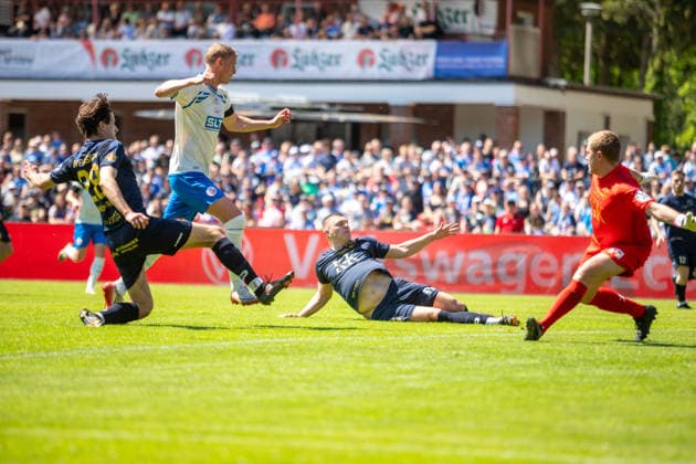 Emil Holten FCH, li is prevented from scoring at the last second GER, Football, State Cup, Lüpzer Pils Cup, Final, SV Pastow FC Hansa Rostock