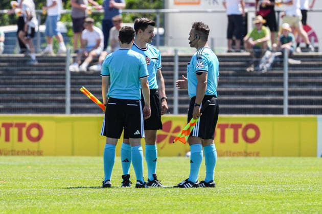 SBFV Rothaus Pokal, Bahlinger SC vs FC 08 Villingen, 23 05 2026 Marvin Maier referee , Luigi Satriano assistant referee and Arne Baumer assistant referee at a short briefing before the match SBFV Rothaus Pokal, Bahlinger SC vs FC 08 Villingen, Karl Heitz Stadion Offenburg, 23 05 2026 Copyright: xBEAUTIFULxSPORTS Boscox