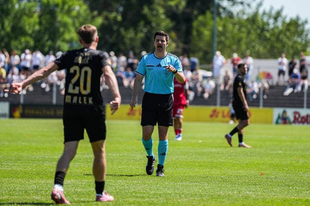 SBFV Rothaus Pokal, Bahlinger SC vs FC 08 Villingen, 23 05 2026 Marvin Maier referee with Kevin Müller FC 08 Villingen, 20 speaks SBFV Rothaus Pokal, Bahlinger SC vs FC 08 Villingen, Karl Heitz Stadion Offenburg, 23 05 2026 Copyright: xBEAUTIFULxSPORTS Boscox