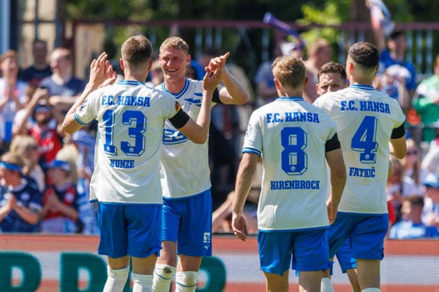 Torschütze Emil Frost Holten (Rostock) zum 2:0 bejubelt jubelt und freud sich über sein Tor mit v.l. Lukas Kunze (Rostock) , Cedric Harenbrock (Rostock) und Kenan Fatkic (Rostock) ; GER, FC Hansa Rostock vs. SV Pastow, Fußball, Männer, Lübzer Pils Landespokal, Finale, Spielzeit 2025 2026, 23.05.2026 Greifswald Volksstadion Mecklenburg - Vorpommern Deutschland *** Goalscorer Emil Frost Holten Rostock to 2 0 cheers and is happy about his goal with f l Lukas Kunze Rostock , Cedric Harenbrock Rostock and Kenan Fatkic Rostock GER, FC Hansa Rostock vs SV Pastow, Football, Men, Lübzer Pils Landespokal, Final, Season 2025 2026, 23 05 2026 Greifswald Volksstadion Mecklenburg Vorpommern Germany