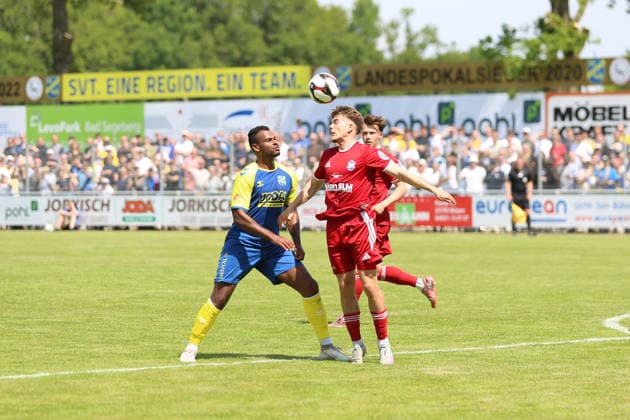 Soccer I Men I Season 2025 2026 I Landespokal Schleswig Holstein I Final I SV Todesfelde 1 FC Phönix Lübeck I 23 05 2026 Benjamin Petrick 34, SV Todesfelde vs Joshua Krüger 5, 1 FC Phönix Lübeck Todesfelde Joda Sportpark Schleswig Holstein Germany Copyright: xLobeca AndreasxKnothex