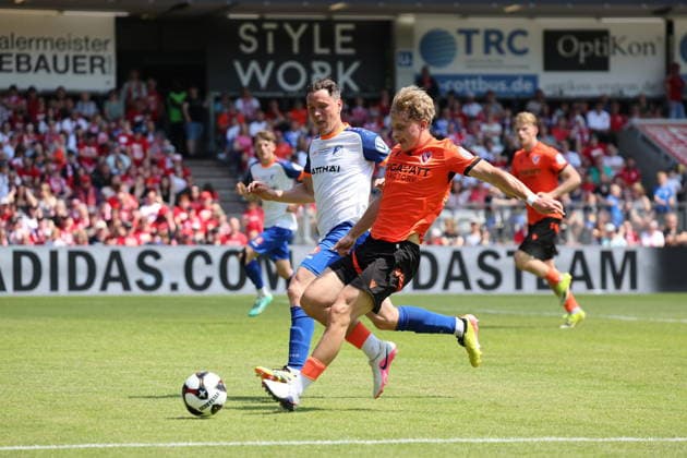32 Finn Heidrich Energie Cottbus, in front in a duel with 2 Alexander Bittroff Krieschow Football Landespokal Brandenburgt 2025 2026 Final FC Energie Cottbus VfB Krieschow 1921