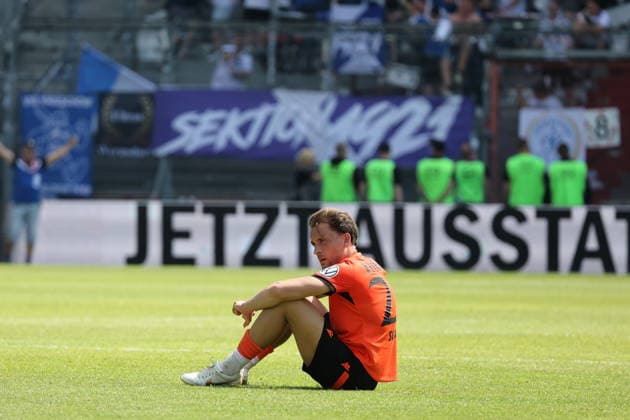 27 Dennis Slamar Energie Cottbus disappointed at the ground Football Landespokal Brandenburgt 2025 2026 Final FC Energie Cottbus VfB Krieschow 1921
