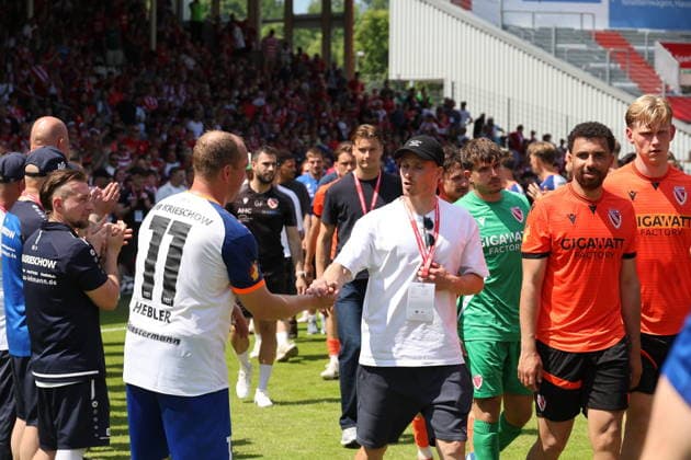 Award ceremony for Energie Fussball Landespokal Brandenburgt 2025 2026 Final FC Energie Cottbus VfB Krieschow 1921