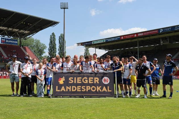 Award ceremony for Energie Fussball Landespokal Brandenburgt 2025 2026 Final FC Energie Cottbus VfB Krieschow 1921
