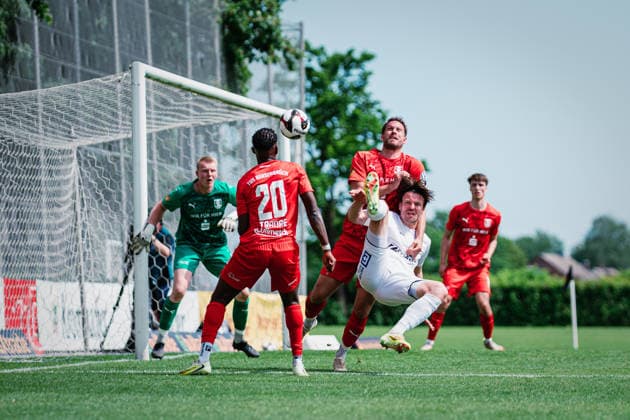 Niedersachsen-Pokal: TuS Bersenbrück vs. Lüneburger SK, 23.05.2026 Tomek Pauer (Lüneburger SK Hansa, 28) mit dem Fallrückzieher; Niedersachsen-Pokal, Finale (Amateure): TuS Bersenbrück vs. Lüneburger SK am 23.05.2026 im August-Wenzel-Stadion, Barsinghausen *** Lower Saxony Cup TuS Bersenbrück vs Lüneburger SK, 23 05 2026 Tomek Pauer Lüneburger SK Hansa, 28 with the overhead kick Lower Saxony Cup, Final Amateurs TuS Bersenbrück vs Lüneburger SK on 23 05 2026 at August Wenzel Stadium, Barsinghausen Copyright: xBEAUTIFULxSPORTS Tonhäuserx