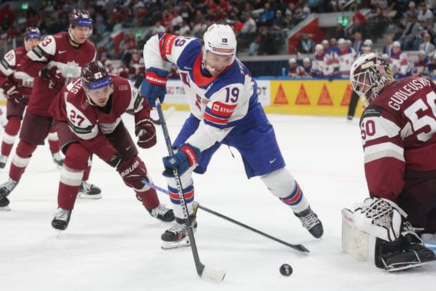 23 05 2026 Swiss Life Arena Zurich , SWITZERLAND, Mens Ice Hockey IIHF World Championship Zurich 2026 Group A LAT USA Matthew Tkachuk USA ahead of goaltender Kristers Gudlevskis LAT