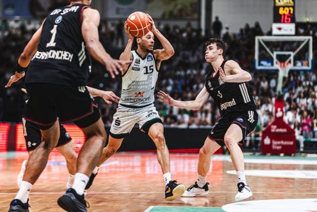 Jordan Roland Gladiators Trier in a duel with Osacar das Silva FC Bayern Muenchen Basketball and Neno Dimitrijevic FC Bayern Muenchen Basketball , Vet Concept Gladiators Trier vs FC Bayern Muenchen Basketball, Basketball, easyCredit BBL, Playoffs, Quarterfinals, Game 3, Season 2025 2026, 23 05 2026 Vet Concept Gladiators Trier vs FC Bayern Muenchen Basketball, Basketball, easyCredit BBL, Playoffs, Quarterfinals, Game 3, Season 2025 2026, 23 05 2026 Copyright: xEibner-Pressefoto AlexanderxNeisx EP_ANS
