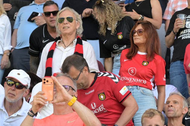 left Investor of SG Sonnenhof Grossaspach and Managing Director of Hotel Sonnenhof Ulrich Ferber right Pop singer Andrea Berg SV Stuttgarter Kickers vs SG Sonnenhof Grossaspach, Football, Men, DB Regio wfv Cup Final, Season 2025 2026, 23 05 2026 SV Stuttgarter Kickers vs SG Sonnenhof Grossaspach, Football, Men, DB Regio wfv Cup Final, Season 2025 2026, 23 05 2026 Stuttgart Copyright: xEibner-Pressefoto TobiasxBaurx EP_TBR