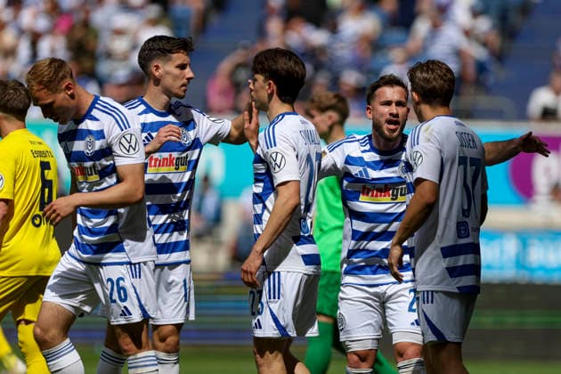 23 05 2026, GER, football, men, Niederrheinpokal final, season 2025 2026, SC St Tönis MSV Duisburg Patrick Sussek MSV Duisburg goal celebration, cheers with his team after scoring the 0 1 Duisburg schauinsland reisen Arena Nordrhein Westfalen Germany Copyright: xAdrianxSchlüterx