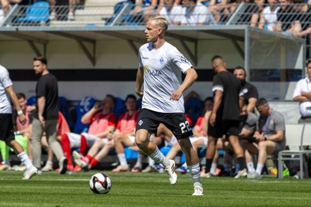 Am Ball: Janne Sietan (22, Waldhof)