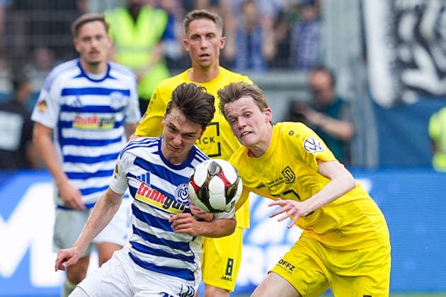 23 05 2026, xydrx, men, soccer, amateur final day, Niederrheinpokal final, SC St Tönis 11 20 MSV Duisburg, season 2025 2026, Schauinsland Reisen Arena Jan Simon Symalla MSV Duisburg, 23 in duel against Niklas Withofs SC St Tönis, 5 Copyright: HMBxMedia YannisxDreimann