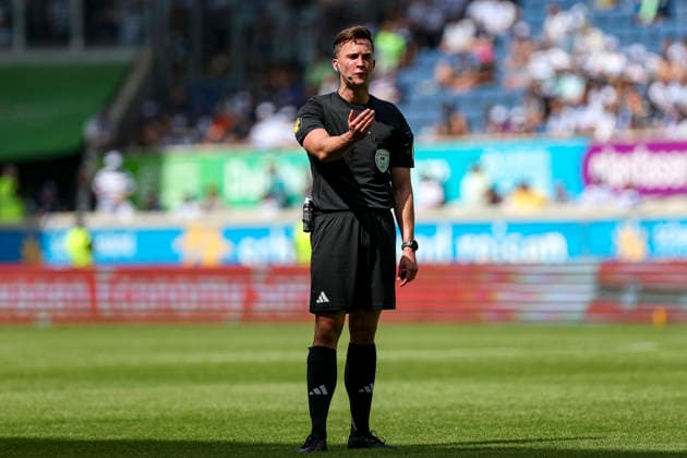 23 05 2026, GER, Football, Men, Niederrheinpokal Final, Season 2025 2026, SC St Tönis MSV Duisburg Referee Jan Peter Weßels gestures, gestures and facial expressions Duisburg schauinsland reisen Arena Nordrhein Westfalen Germany Copyright: xAdrianxSchlüterx