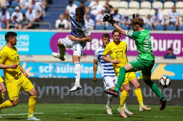 23 05 2026, GER, Football, Men, Niederrheinpokal Final, Season 2025 2026, SC St Tönis MSV Duisburg Tobias Fleckstein MSV Duisburg with a header Duisburg schauinsland reisen Arena Nordrhein Westfalen Germany Copyright: xAdrianxSchlüterx